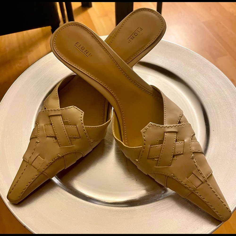FIONI Heels (TAN) *EXCELLENT CONDITION*